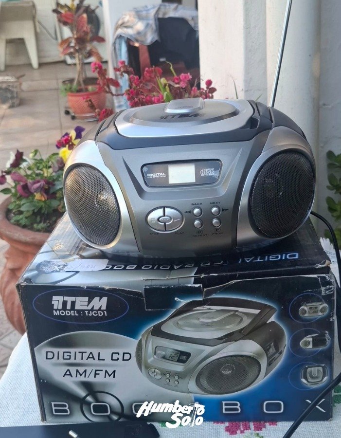 Lote 86 1 Radio AM FM y CD nueva