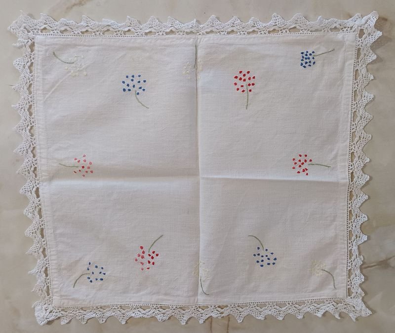 Servilletas bordadas y decorativas para mesa - imagen 2