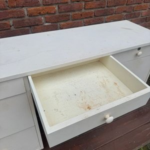 Escritorio Blanco con Cajones y Manijas Redondas - imagen 5