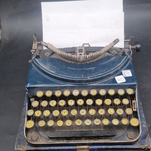 Lote anterior: Máquina de Escribir Antigua Remington Azul