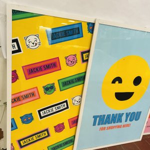 Tres Láminas Enmarcadas "Jackie Smith" con Emojis y Diseños Gráficos - imagen 2