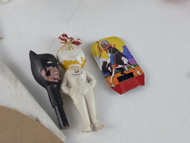 Colección de juguetes vintage y vasos coleccionables para pintar - imagen 7