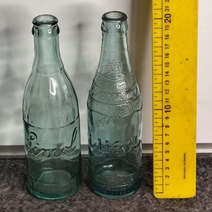 Dos Botellas Antiguas de Vidrio Color Aqua - Limol - imagen 1
