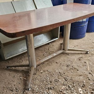 Lote siguiente: Mesa cármica pie de hierro