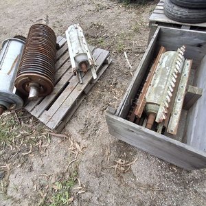 Lote de Piezas Metálicas y Componentes Industriales - imagen 2