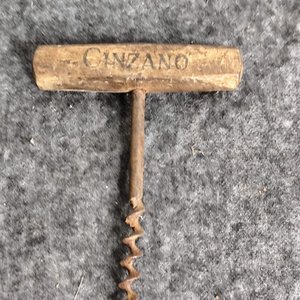 Sacacorchos Antiguo Cinzano de Madera y Metal - imagen 3