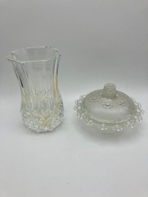 Lote dos piezas de cristalería vintage y vajilla de vidrio labrado
