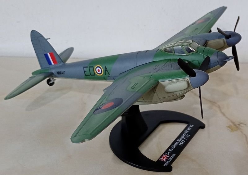 Modelo a escala de un avión de la Segunda Guerra Mundial, DE HAVILLAND MOSQUITO FB Mk VI - imagen 2