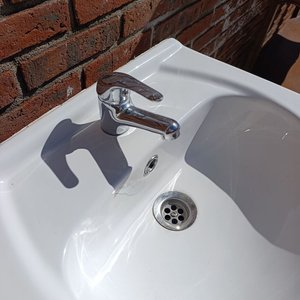 Mueble de Baño Blanco con Bacha y Grifería Monocomando - imagen 5