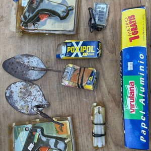 Lote siguiente: PISTOLA SILICONA, CUCHARAS ETC