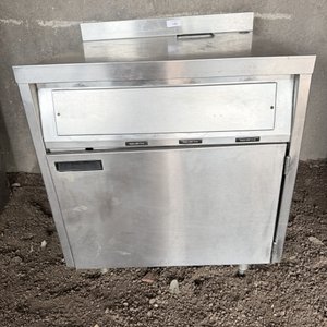 Lote anterior: Mueble de Acero Inoxidable con Puerta y Estante Interior