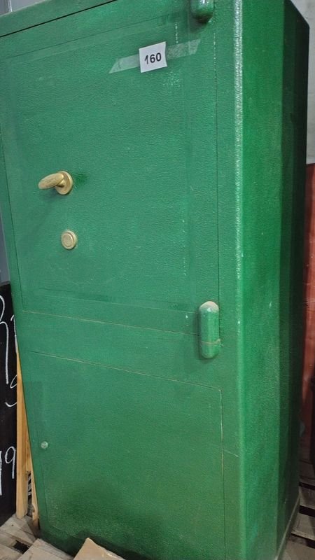 Caja Fuerte en Hierro con Estantes y Doble Puerta - imagen 2