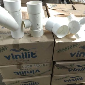Lote siguiente: Artículos para Cañería en PVC: Codos, Uniones T y Más