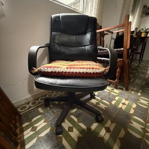Silla de Oficina Giratoria Negra con Cojín Artesanal Multicolor - imagen 9