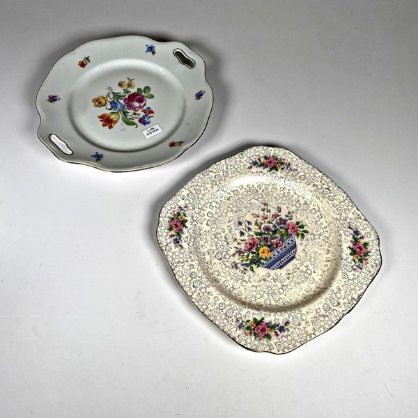Dos Platos de Loza Inglesa y Porcelana Checa con Diseños Florales