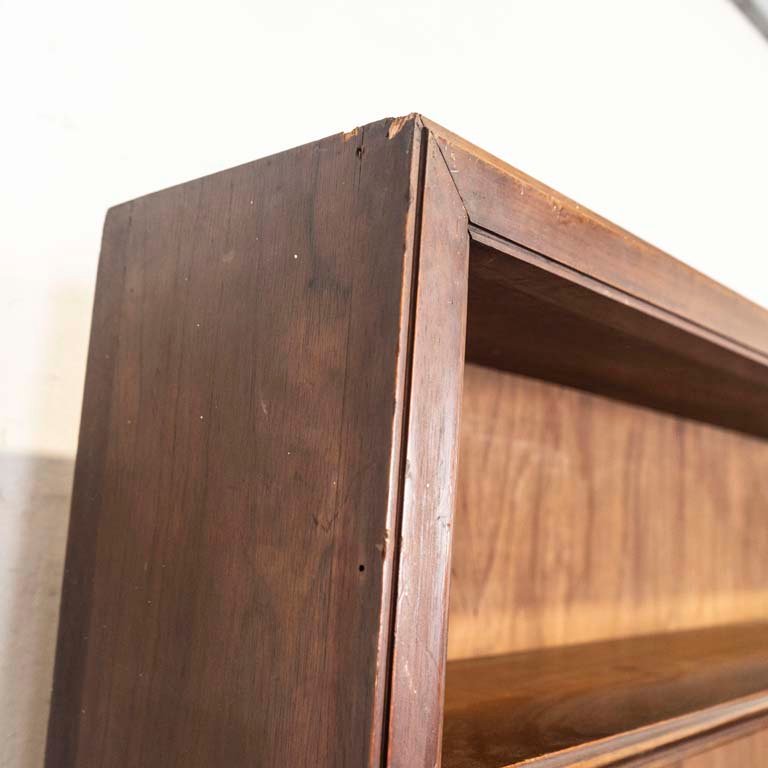 Librería de madera antigua para decorar tu hogar - imagen 3