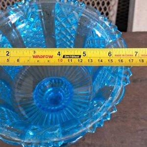 Frutera de Cristal Azul con Soporte Metálico Estilizado - imagen 8
