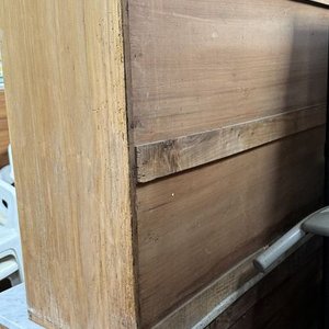 Aparador Antiguo de Pino Blanco con Tapa de Mármol y Vidrios Grabados - imagen 5