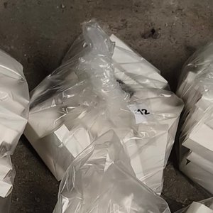 Lote de Bisagras Metálicas Negras con Tornillos - imagen 4