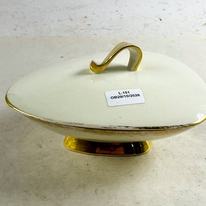 Bombonera de Porcelana Bavaria Beige con Tapa y Detalle Dorado - imagen 1
