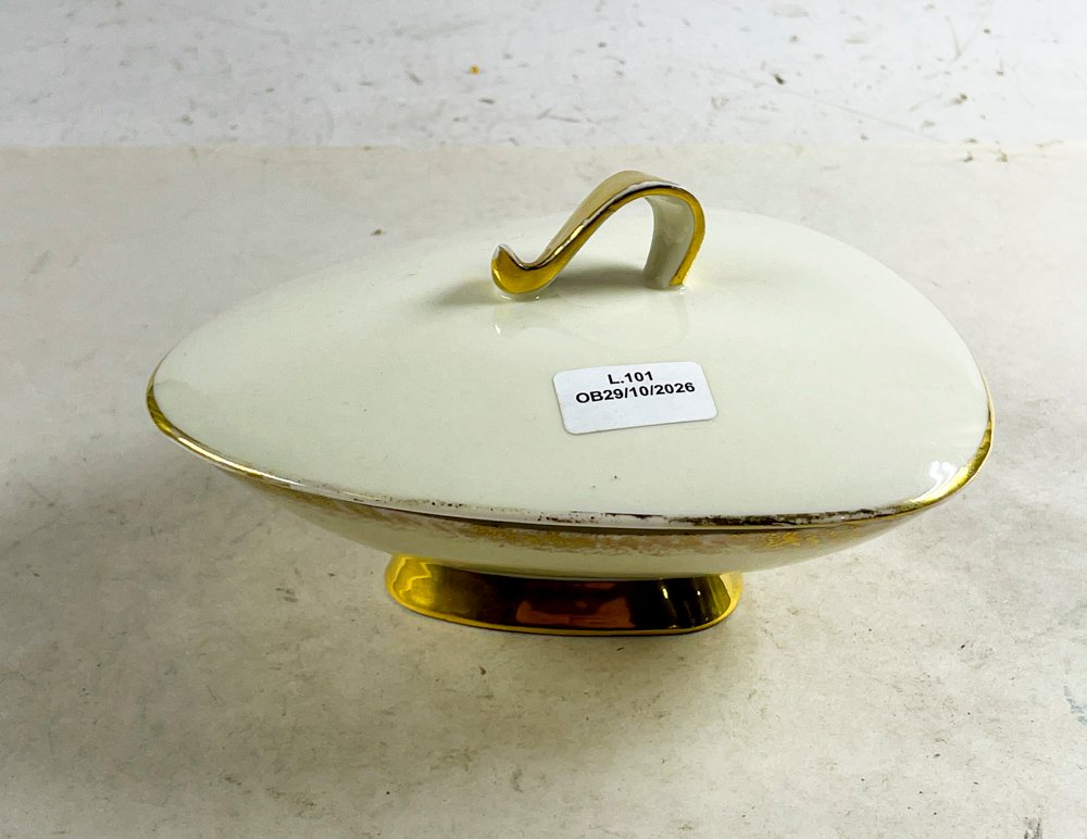 Bombonera de Porcelana Bavaria Beige con Tapa y Detalle Dorado