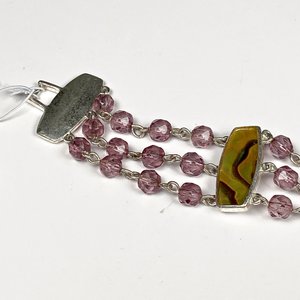 Pulsera de Cristal Morado con Detalle de Nácar y Metal - imagen 4