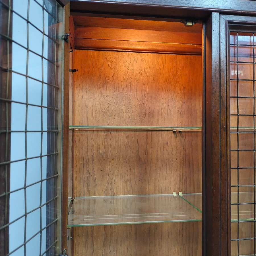Muebles de Madera con Puertas de Vidrio y Estructura de Madera - imagen 32