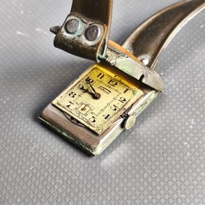 Reloj Suizo Titan Automático Rectangular con Malla de Goma - imagen 4