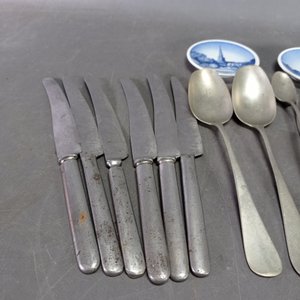 Lote de 11 cubiertos y 3 platitos decorativos - imagen 3
