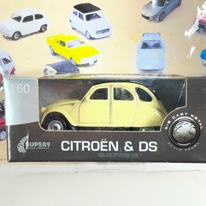 Dos Autos a Escala 1/60: Renault 4 y Citroën DS - imagen 3