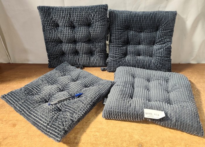 Lote siguiente: Almohadones para Silla de Nuevos con Estampado Azul