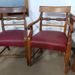 Par de Butacas Estilo Regency Inglés en Madera Maciza Tallada con Tapizado Rojo - imagen 4