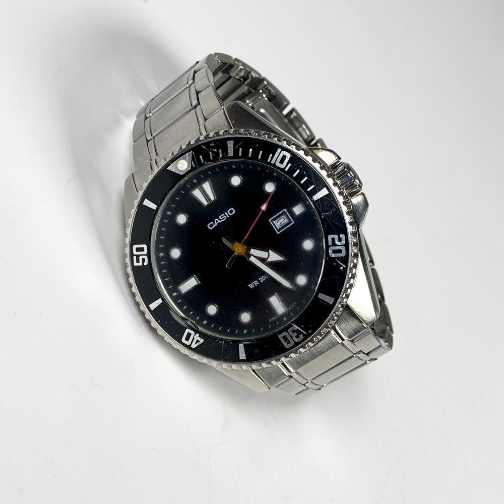 Reloj Casio de Caballero para Buceo con Malla de Metal