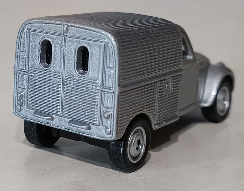 Modelo de Citroën 2CV Furgoneta a escala - imagen 4