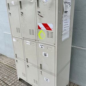 Gabinete Metálico Gris con 6 Puertas - imagen 3