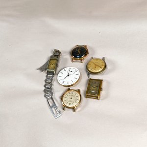 Lote siguiente: Lote de 6 Relojes Antiguos y Piezas de Relojería