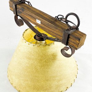 Colgante en hierro y madera con pantalla de 42 x 40 cm - imagen 2