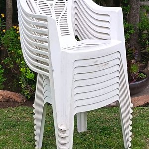 Set de 9 Sillas Blancas de PVC para Jardín Marca Flora - imagen 6
