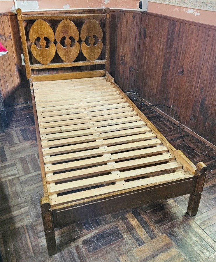 Cama de 1 Plaza Artesanal en Madera Maciza