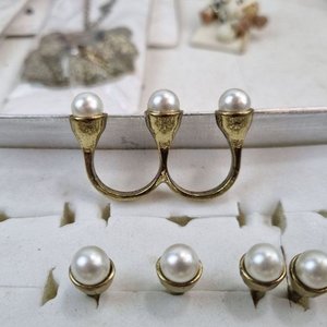 Lote de Bijouterie Contemporánea con Espejo Octogonal y Adornos - imagen 10