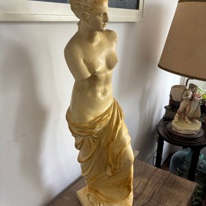 Escultura Clásica Venus de Milo en Yeso con Pátina - imagen 11