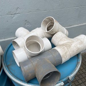 Lote de Codos y Tes de PVC Serie 110 - imagen 3