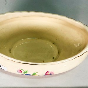 Salsera de Porcelana Inglesa Blanca con Flores y Borde Plateado - imagen 2