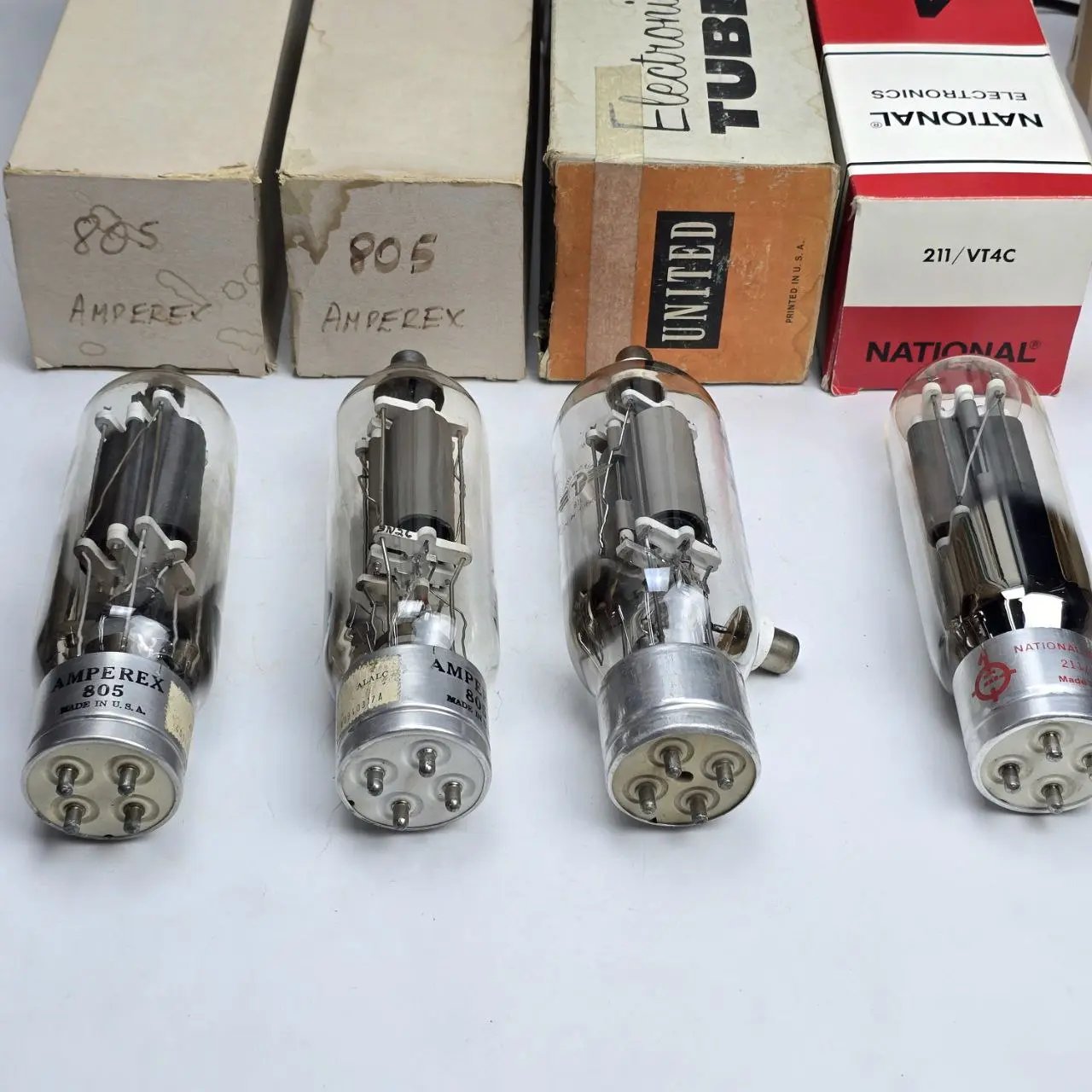 Item lote-37-valvulas-varias-x4 - Image 0