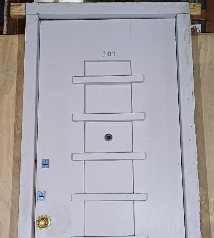 Puerta de ingreso con marco en pinotea - imagen 8