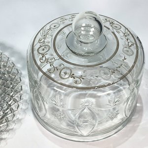 Campana de Vidrio Tallada con Estrellas y Base Dentada - imagen 3