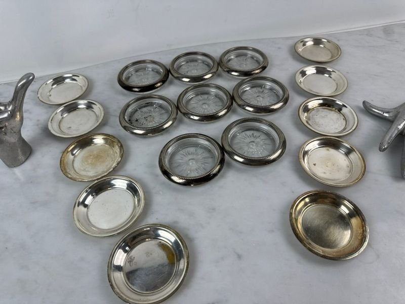 Posavasos con insertos de vidrio y esculturas de metal - imagen 5