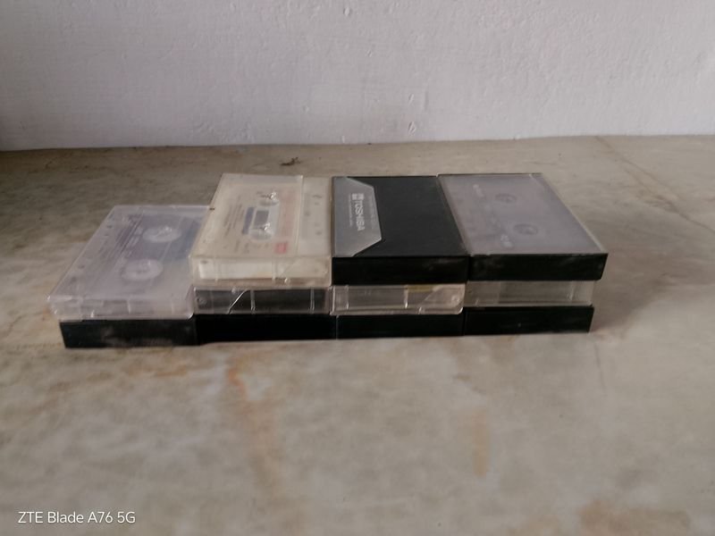 Lote siguiente: Colección de cassettes y CDs musicales antiguos