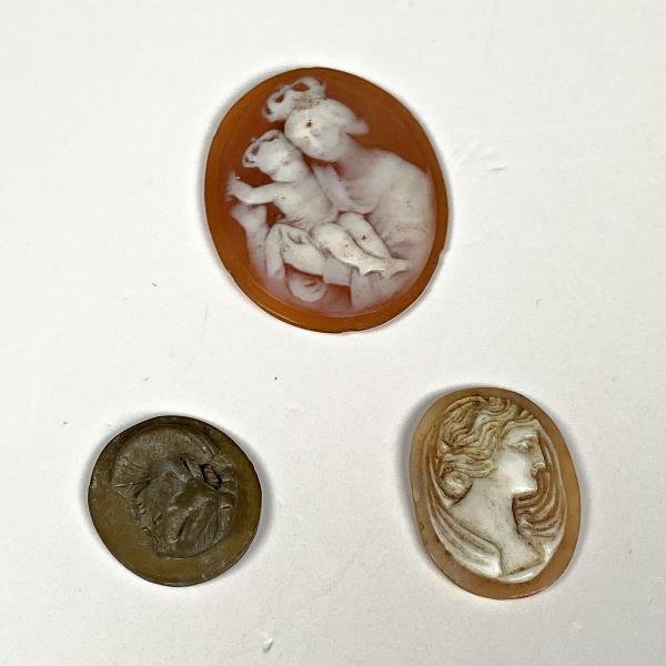 Lote de Tres Camafeos Distintos - imagen 1