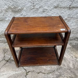Mesa Auxiliar de Madera con Tres Niveles - imagen 1